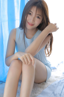 男女一起努力做豆浆