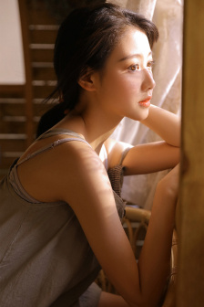 女人跪下吃j8图片